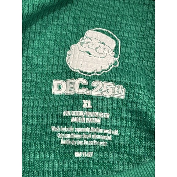 Dec.25th Mens Christmas Thermal Shirt Size XL Green Penguin Santa Hat - Picture 4 of 4